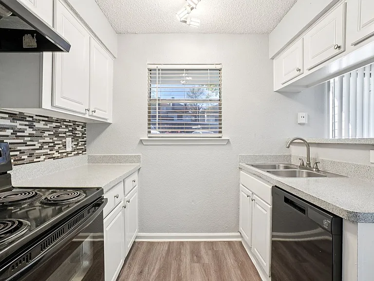 Don't Miss Out Biltmore Homes Leasing Fast — Photo 46