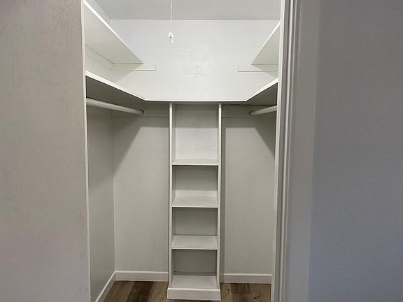 5th image of 505 Royal Crest Dr