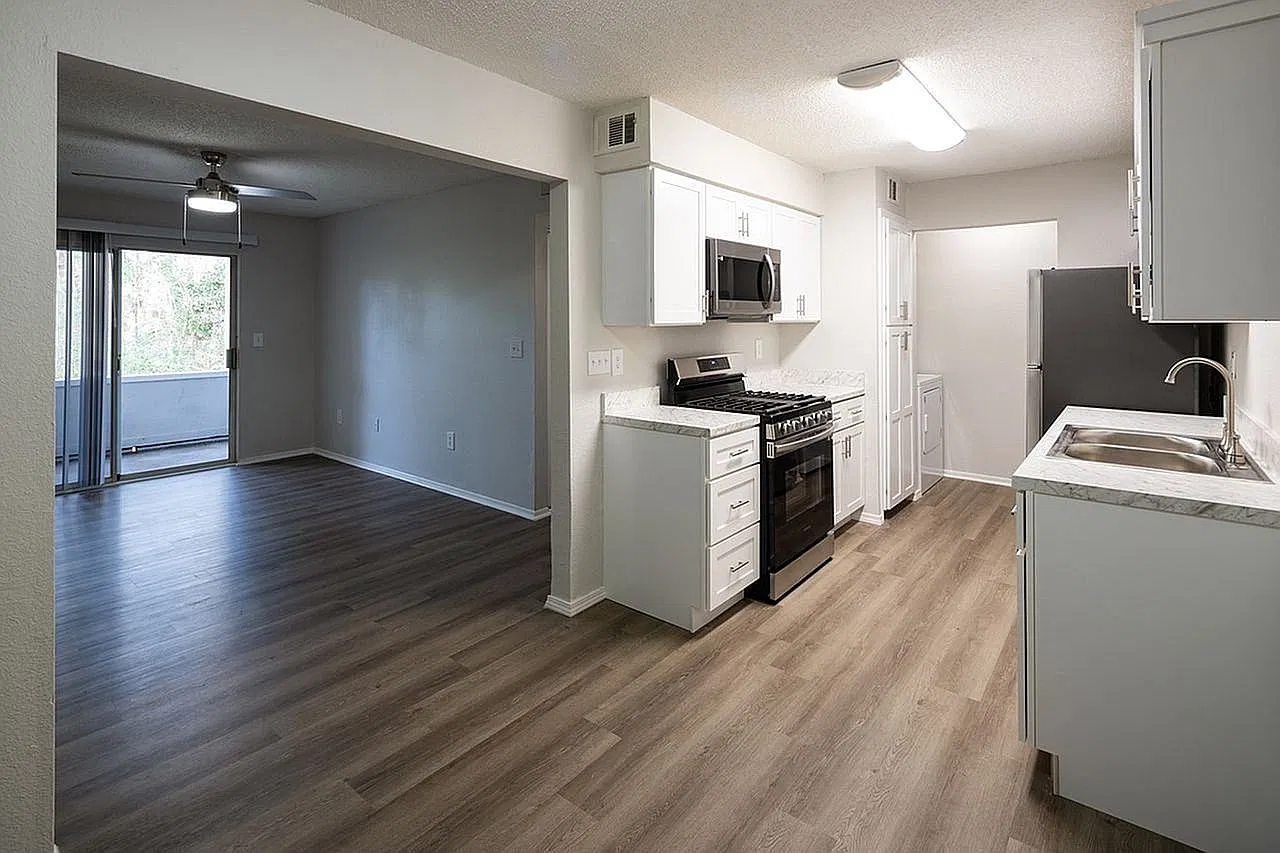 Reserve on Riverside Apartments — Photo 3