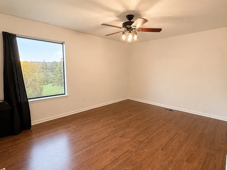 864 S McDonald Rd SW — Photo 4
