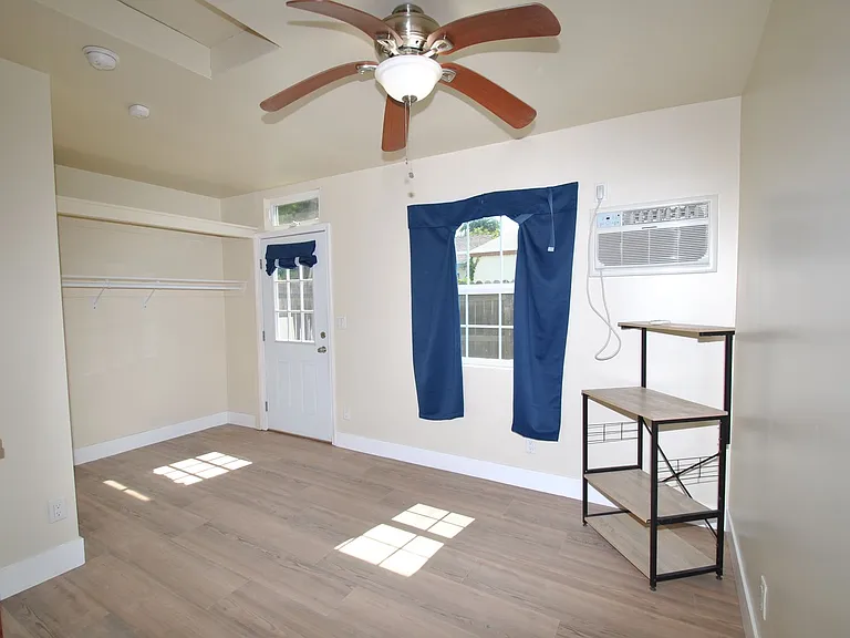 3820 Cedar Ave — Photo 10
