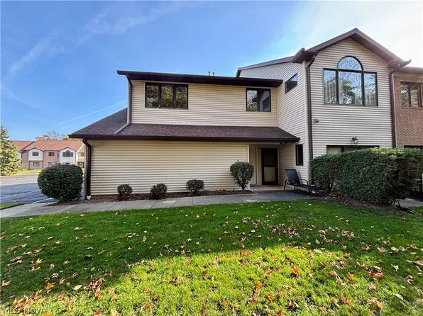 7272 Village Dr, Mentor, OH 44060