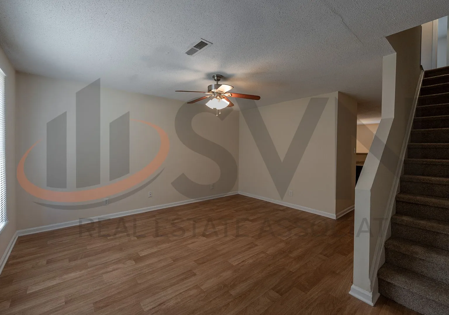 Cozy 2 BR, 1.5 BA Townhome In North Durham Crystal Pines Community — Photo 2