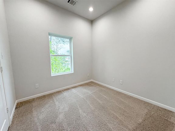 4th image of 18803 Luminescent Ln