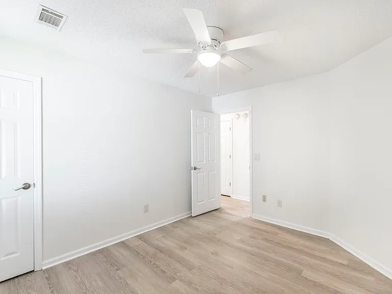 103 Country Cv — Photo 24