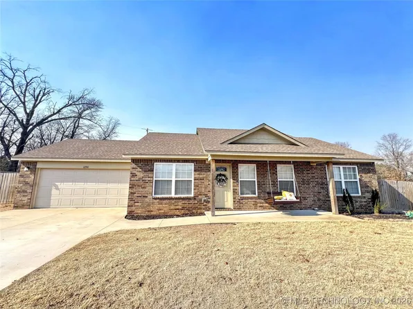 12910 W Hawthorne Ln, Tahlequah, OK 74464