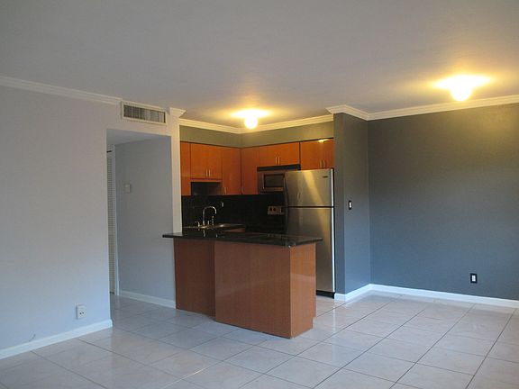 3rd image of 4051 NE 13th Ave APT 61