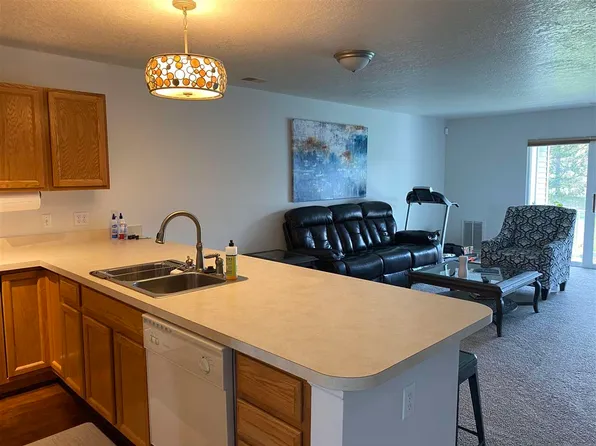 1483 Castle Dr, Petoskey, MI 49770