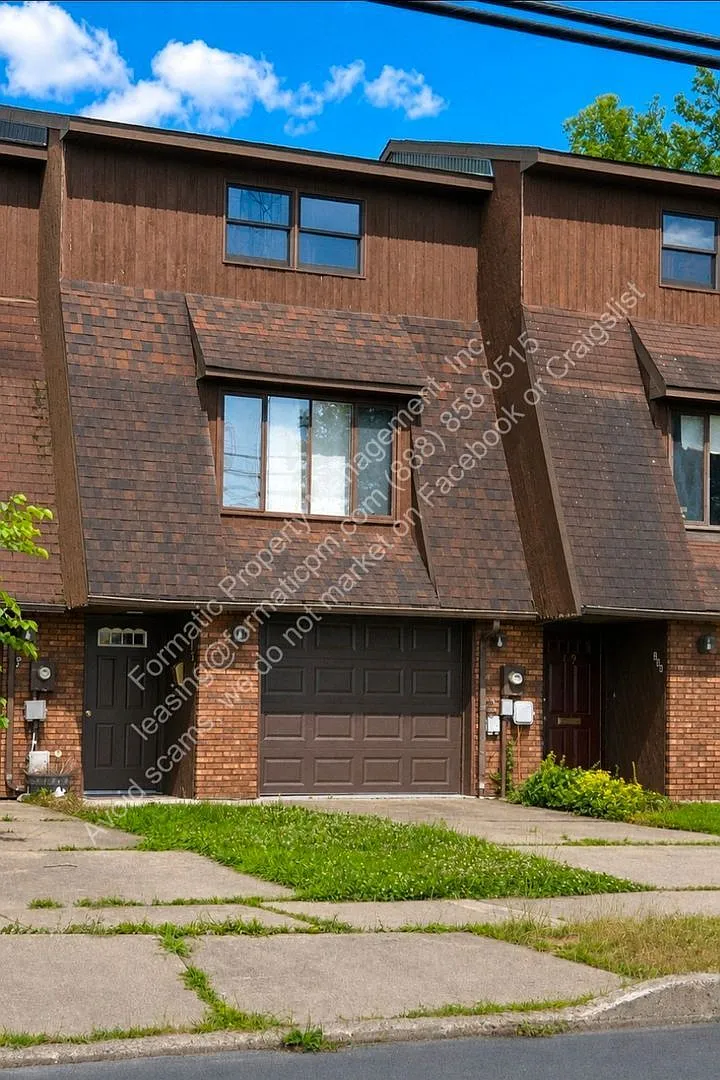 3 bed, 1.5 bath, 1936 sqft, $1,795 — Photo 1