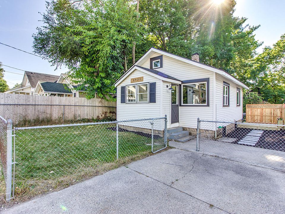 1st image of 2931 Botsford Pl NE