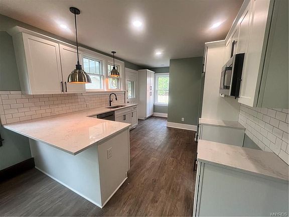 4th image of 909 James Ave