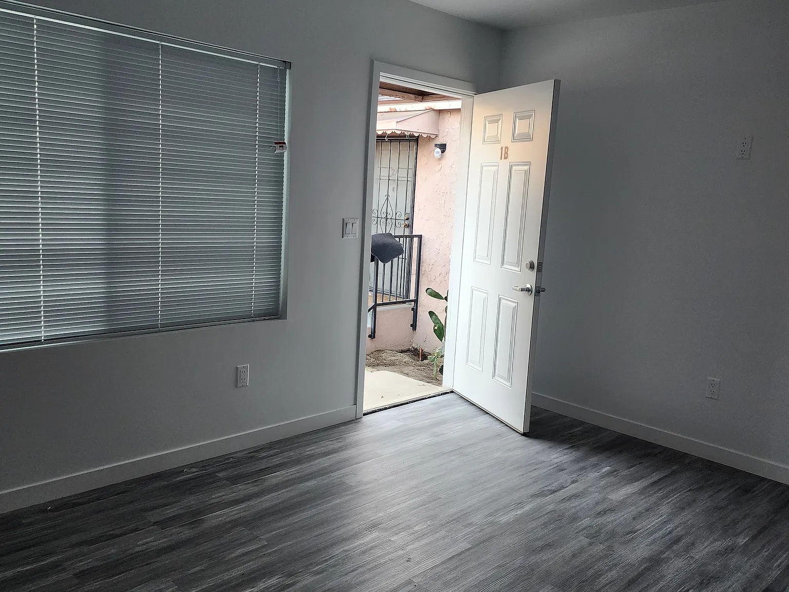 1 bed, 420 sqft, $1,800 — Photo 2