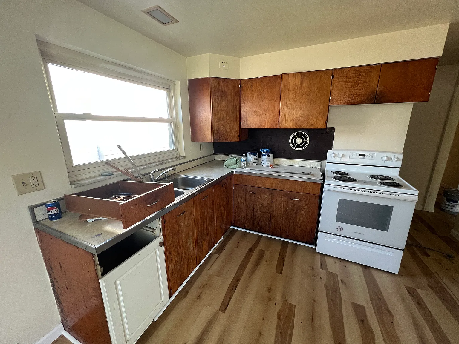 3 bed, 1200 sqft, $1,100 — Photo 2