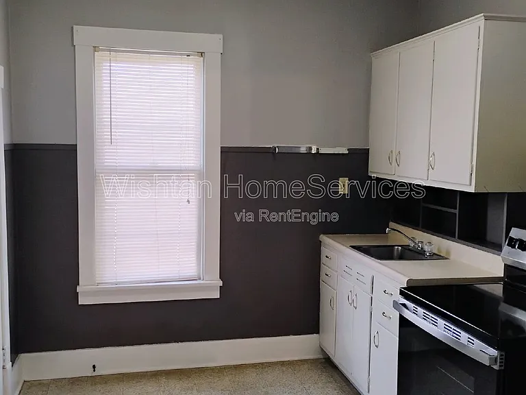 209 Chandler Blvd #A — Photo 3