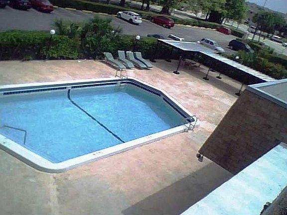 2nd image of 17071 W Dixie Hwy