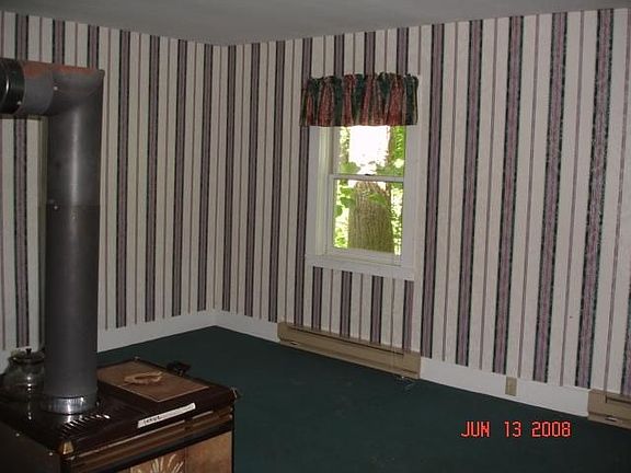 Great livingroom with woodstove