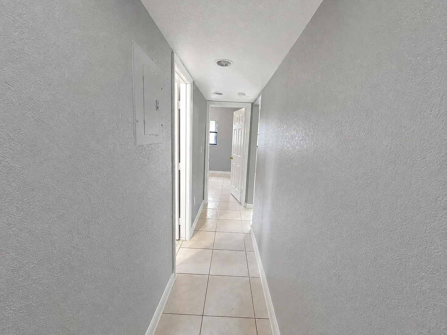 2 bed, 1.0 bath, 2592 sqft, $1,750 — Photo 3