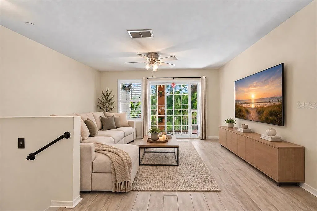2 bed, 2.5 bath, 1064 sqft, $2,100 — Photo 3