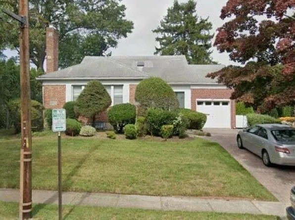 97 Vanderbilt Avenue, Manhasset, NY 11030