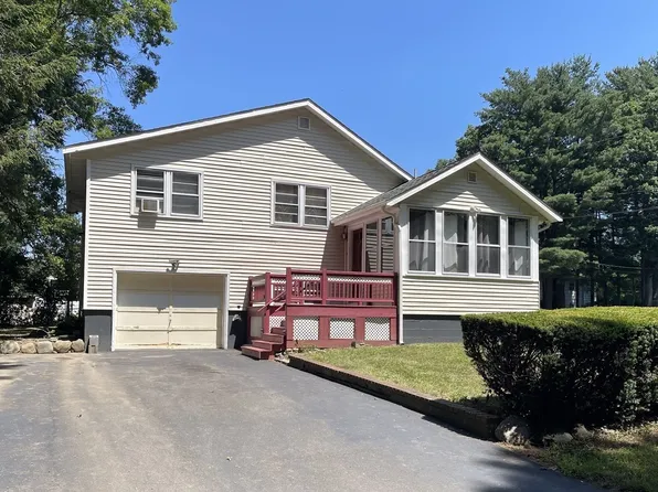 4 Baltic Ave, Brockton, MA 02302