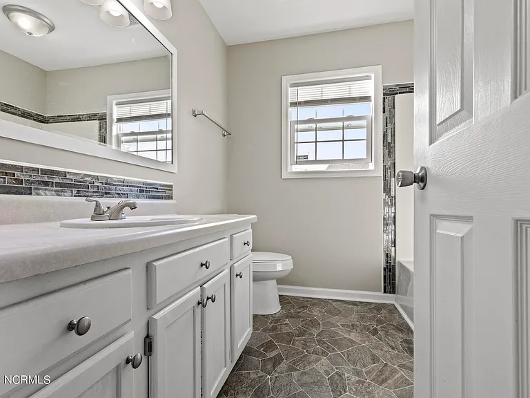 305 Foxridge Ln — Photo 19