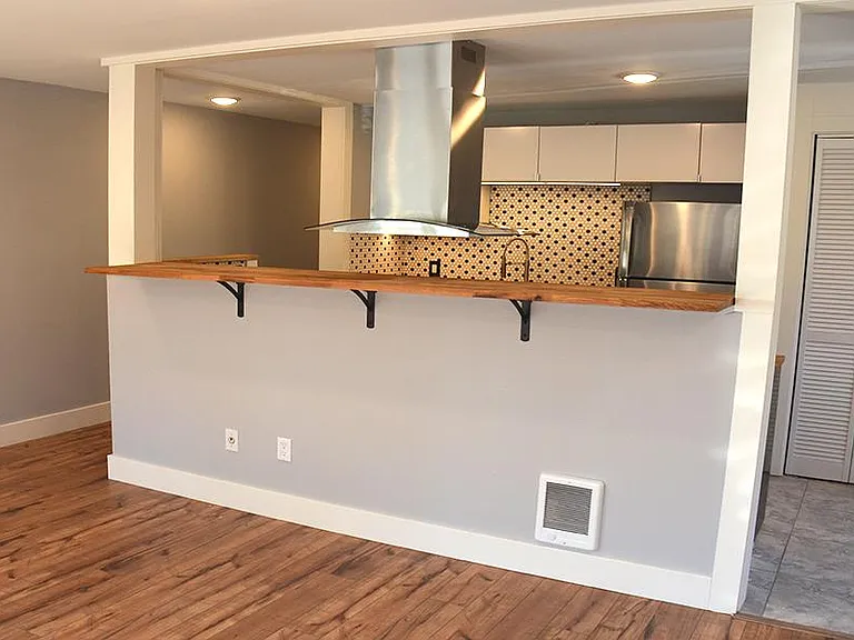 2863 Thorndyke Ave W #202 — Photo 2
