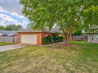 1909 Fox Hunt Ln, Edmond, OK 73003