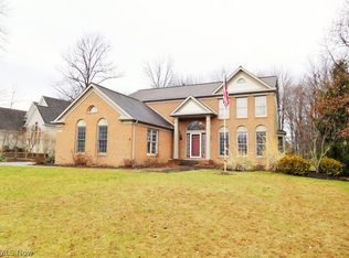 18500 Martins Ln, Strongsville, OH