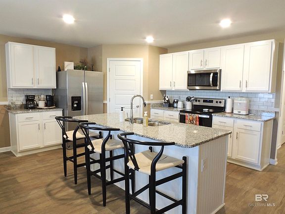 4th image of 14705 Forsythia Loop