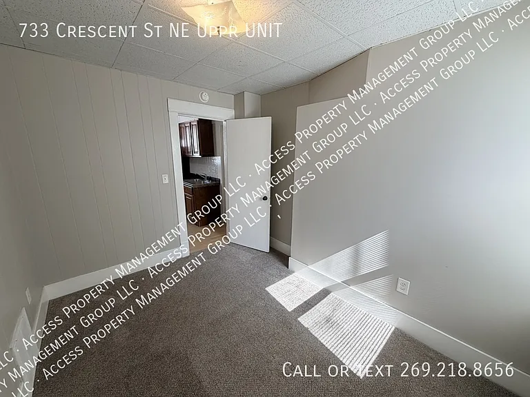 733 Crescent St NE — Photo 13