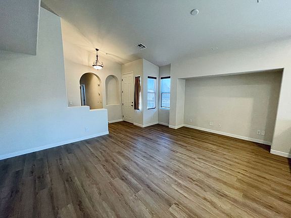 3rd image of 31 Bay Course Ct