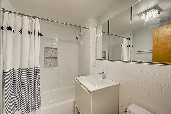 Sold by Redfin Real Estate | media 14