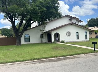 3 Donna Dr, Uvalde, TX 78801