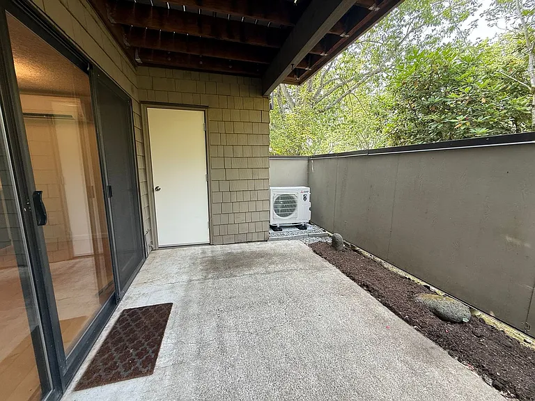 11 Crestfield Ct — Photo 3
