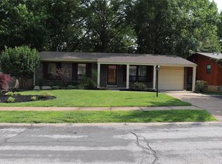 32 Smoke Tree Dr, Fenton, MO 63026