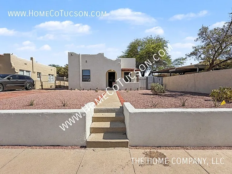 1812 E 9th St — Photo 1