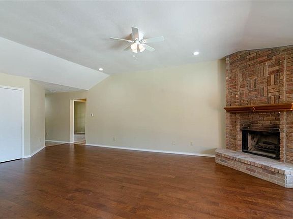 5th image of 102 W Apollo Rd