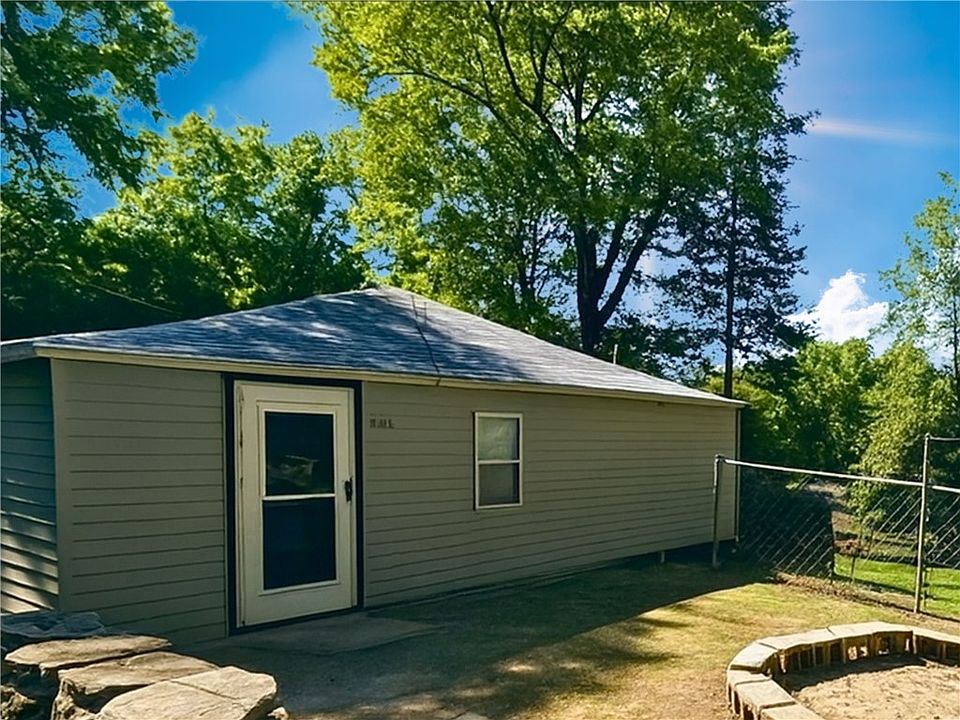 1st image of 195 Kinch Rd