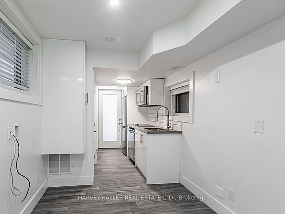 5th image of 160 Lansdowne Ave #4