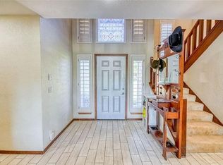 7105 N Lakeway Dr, Warr Acres, OK 73132