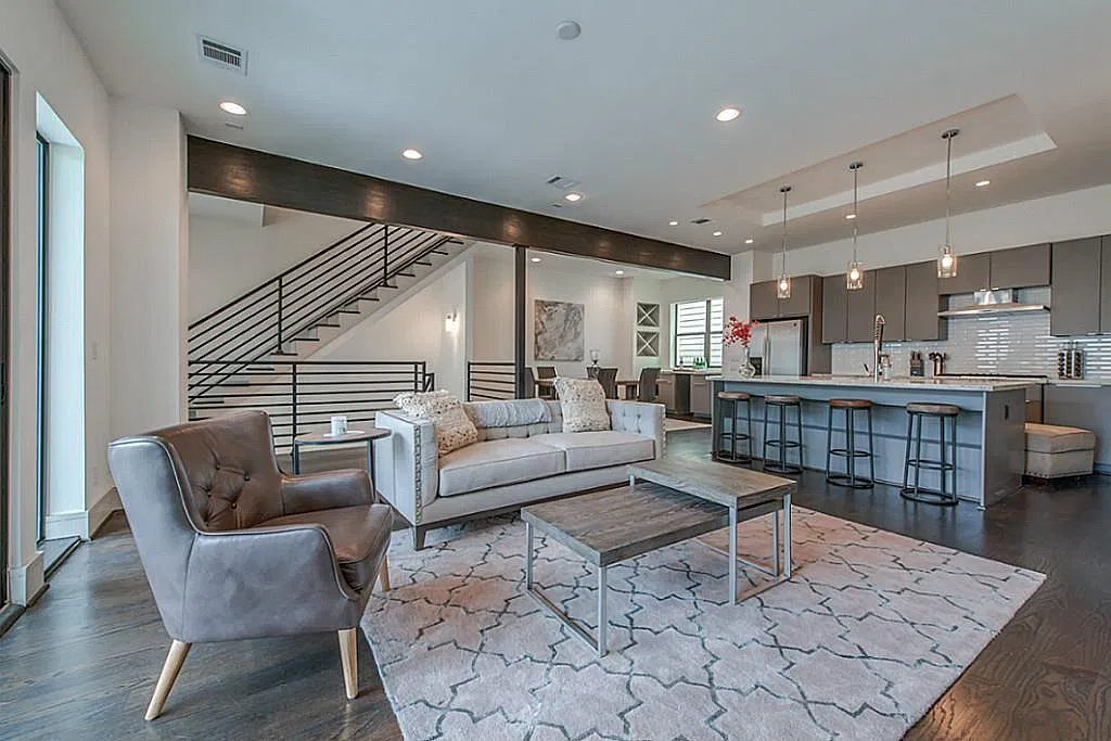 3 bed, 3.5 bath, 2319 sqft, $3,000 — Photo 2