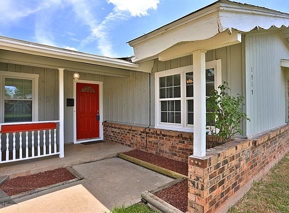 2nd image of 1919 Mimosa Dr