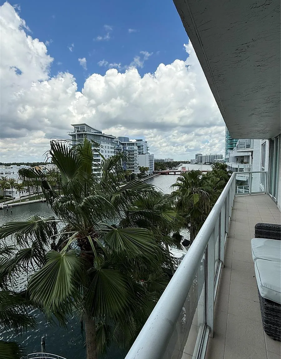 2 bed, 2.0 bath, $4,000 — Photo 4