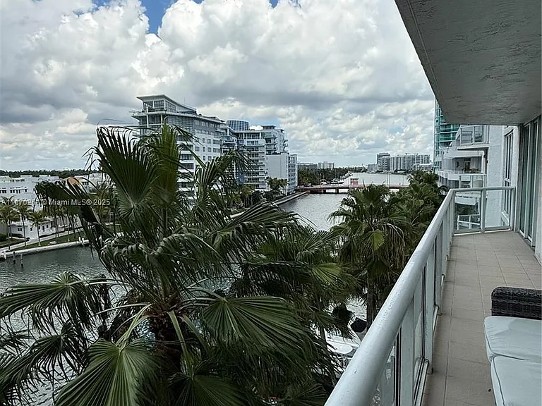 5900 Collins Ave #705 — Photo 4