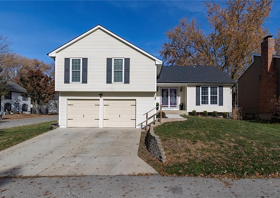 1st image of 160 E Nelson Cir