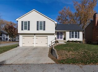 160 E Nelson Cir, Olathe, KS 66061