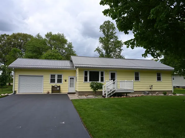 1314 E Oak Dr S, Winamac, IN 46996