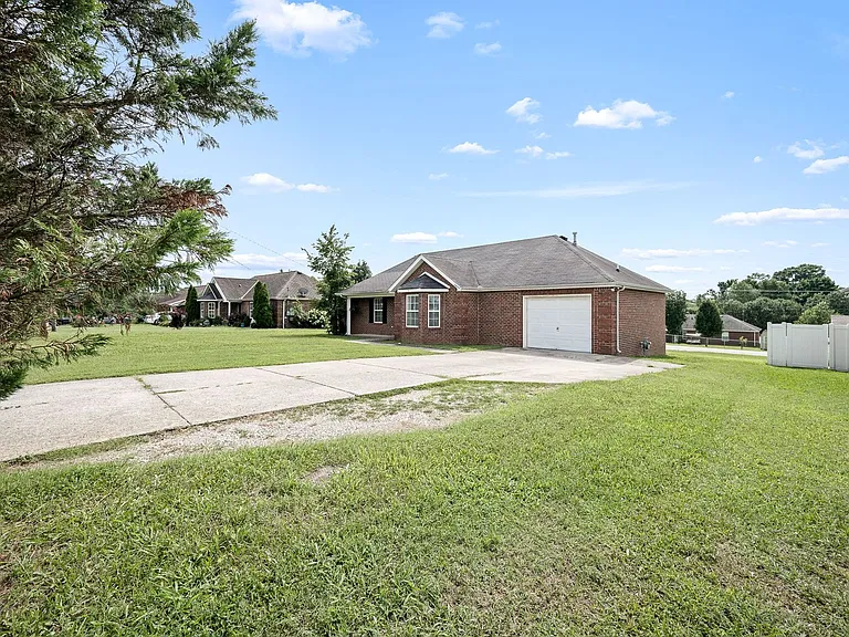 9002 Macbeth Dr — Photo 6