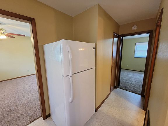 3rd image of 2105 Crescent Dr #5