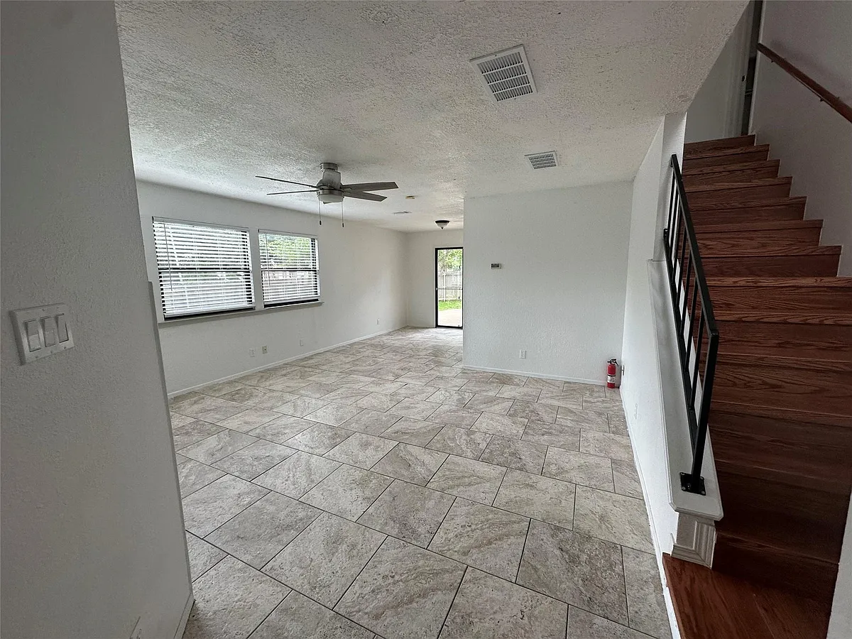 Building Photo - 1122 Greenbriar Ct